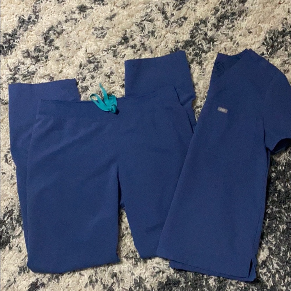 Figs Scrub Set